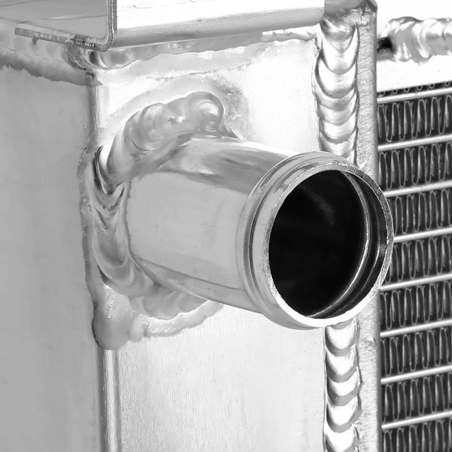 1999-2004 Chevy Silverado/GMC Sierra 1500 4.3L V6 Alu Single Row Radiator - Image 4