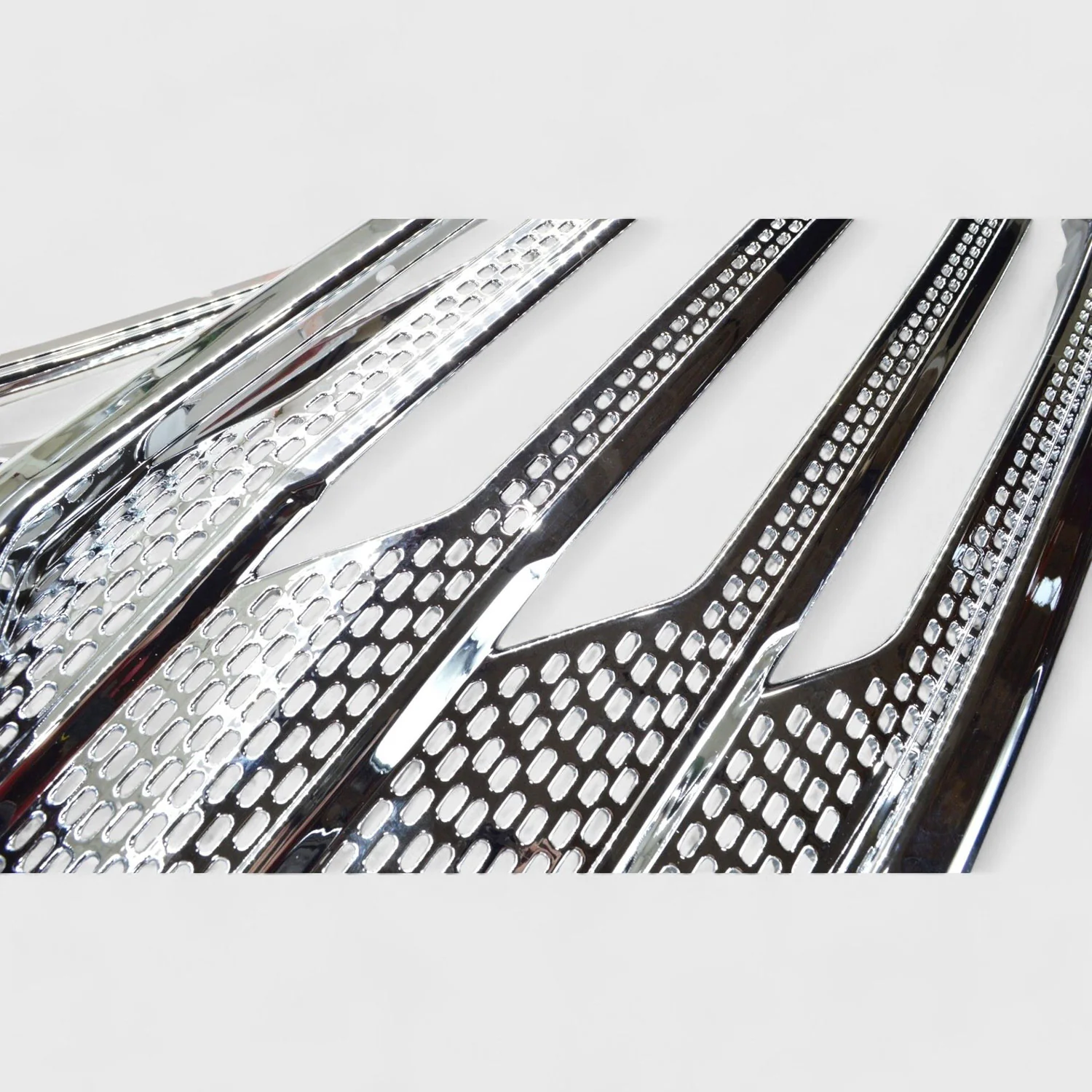 2018-2021 Chevrolet Traverse Grille Overlay Chrome 4Pcs ABS Plastic - Image 2
