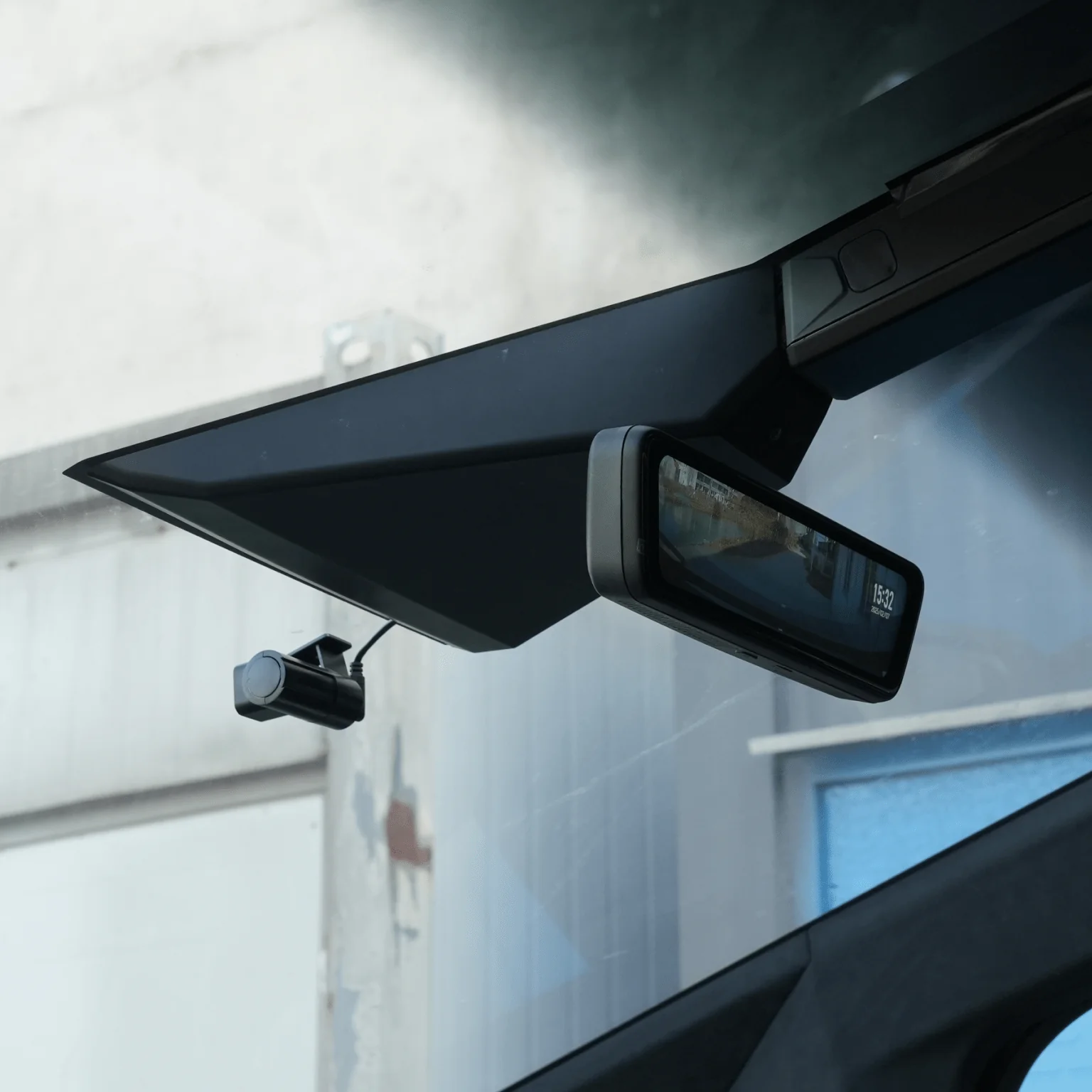 Tesla Cybertruck Streaming Rearview Mirror - Image 4